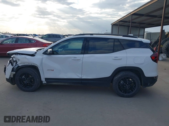 2022 GMC Terrain AT4 z VIN 3GKALYEV1NL296739, wystawiony jako IAAI lot #41118630 z przebiegiem 28 366 mil mil oraz . Historia ofert i sprzedaży dostępna na DreamBid. Obrazek 15.