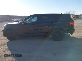 2020 Ford Police Interceptor Utility z VIN 1FM5K8AB5LGD08853, wystawiony jako IAAI lot #41556880 z przebiegiem 90 477 mil mil oraz . Historia ofert i sprzedaży dostępna na DreamBid. Obrazek 14.