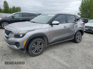2021 Kia Seltos LX z VIN KNDEPCAA7M7046223, wystawiony jako Copart lot #54760235 z przebiegiem 82 180 mil mil oraz Szkoda całkowita • Salvage title. Historia ofert i sprzedaży dostępna na DreamBid. Obrazek 1.