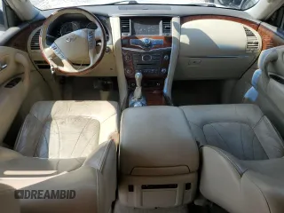 2015 Infiniti QX80 z VIN JN8AZ2NE9F9080904, wystawiony jako Copart lot #58496575 z przebiegiem 87 240 mil mil oraz Czysty tytuł • Clean title. Historia ofert i sprzedaży dostępna na DreamBid. Obrazek 8.