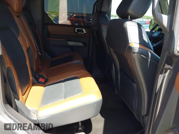 2023 Ford Bronco z VIN 1FMEE5DP8PLA91454, wystawiony jako IAAI lot #42805631 z przebiegiem 49 354 mil mil oraz . Historia ofert i sprzedaży dostępna na DreamBid. Obrazek 8.