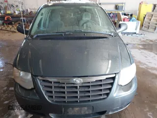 2006 Chrysler Town & Country LWB LX with VIN 2A4GP44R86R794961, listed as a IAAI auction lot 41615727 with 140,733 mi miles. Bid and sale history available at carsss.com. Image 6.