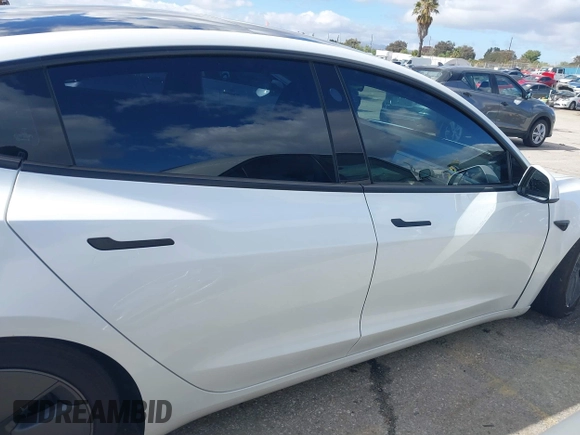 2023 Tesla Model 3 z VIN 5YJ3E1EA6PF488405, wystawiony jako IAAI lot #41570896 z przebiegiem 26 631 mil mil oraz . Historia ofert i sprzedaży dostępna na DreamBid. Obrazek 14.