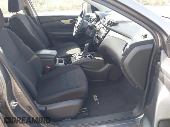 2020 Nissan Rogue S z VIN JN1BJ1CW3LW640591, wystawiony jako IAAI lot #42278280 z przebiegiem 127 003 mil mil oraz . Historia ofert i sprzedaży dostępna na DreamBid. Obrazek 5.