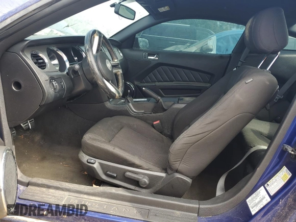 2013 Ford Mustang GT z VIN 1ZVBP8CF6D5235530, wystawiony jako Copart lot #59044465 z przebiegiem 96 242 mil mil oraz Czysty tytuł • Clean title. Historia ofert i sprzedaży dostępna na DreamBid. Obrazek 7.