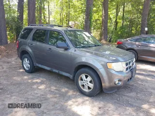 2010 Ford Escape XLT с VIN 1FMCU0D77AKC65556, выставлен на аукционе IAAI как лот 42556733 с пробегом 206 858 миль миль и . История ставок и продаж доступна на DreamBid. Изображение 1.