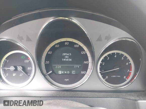 2010 Mercedes-Benz C 300 Sport z VIN WDDGF8BB5AR131972, wystawiony jako IAAI lot #42221225 z przebiegiem 145 036 mil mil oraz . Historia ofert i sprzedaży dostępna na DreamBid. Obrazek 7.