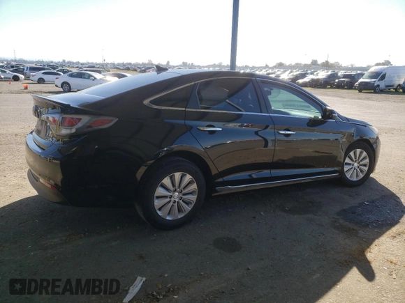 2017 Hyundai Sonata SE with VIN KMHE24L18HA051520, listed as a Copart auction lot 48121315 with 141,768 mi miles and Salvage Title. Bid and sale history available at DreamBid. Image 3.