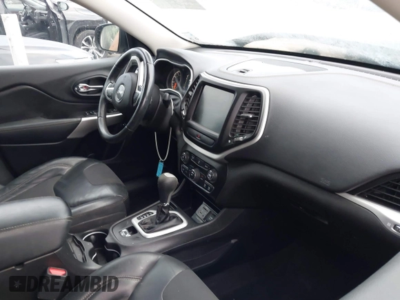 2018 Jeep Cherokee Latitude Plus with VIN 1C4PJLLB6JD518537, listed as a IAAI auction lot 41458748 with 82,093 mi miles. Bid and sale history available at carsss.com. Image 5.
