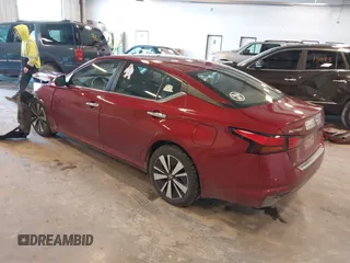 2022 Nissan Altima SV z VIN 1N4BL4DV8NN417699, wystawiony jako IAAI lot #42198230 z przebiegiem 66 233 mil mil oraz . Historia ofert i sprzedaży dostępna na DreamBid. Obrazek 3.