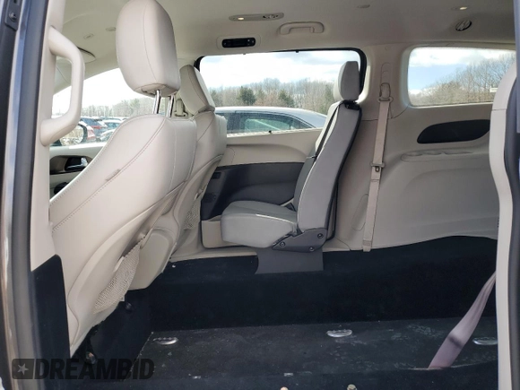 2021 Chrysler Voyager LXi z VIN 2C4RC1DGXMR525803, wystawiony jako Copart lot #46672535 z przebiegiem 62 792 mil mil oraz Szkoda całkowita • Salvage title. Historia ofert i sprzedaży dostępna na DreamBid. Obrazek 11.