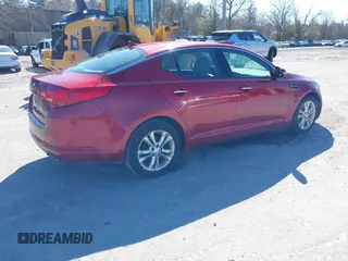 2013 Kia Optima LX z VIN 5XXGM4A78DG205737, wystawiony jako IAAI lot #42005695 z przebiegiem 104 784 mil mil oraz . Historia ofert i sprzedaży dostępna na DreamBid. Obrazek 4.