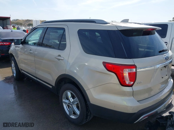 2017 Ford Explorer XLT with VIN 1FM5K8D81HGD05245, listed as a IAAI auction lot 41828547 with 104,881 mi miles. Bid and sale history available at carsss.com. Image 3.