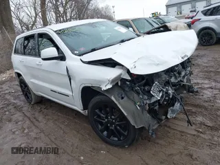 2017 Jeep Grand Cherokee Altitude z VIN 1C4RJFAG4HC851683, wystawiony jako IAAI lot #41446263 z przebiegiem 74 470 mil mil oraz . Historia ofert i sprzedaży dostępna na DreamBid. Obrazek 1.