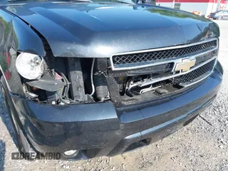 2011 Chevrolet Suburban LT z VIN 1GNSKJE34BR400810, wystawiony jako IAAI lot #42379234 z przebiegiem 273 228 mil mil oraz . Historia ofert i sprzedaży dostępna na DreamBid. Obrazek 6.