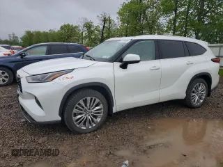 2022 Toyota Highlander Platinum z VIN 5TDFZRBH0NS190765, wystawiony jako Copart lot #57772435 z przebiegiem 33 939 mil mil oraz Szkoda całkowita • Salvage title. Historia ofert i sprzedaży dostępna na DreamBid. Obrazek 1.