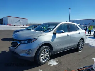 2018 Chevrolet Equinox LT z VIN 2GNAXSEV9J6350260, wystawiony jako IAAI lot #41625613 z przebiegiem 75 317 mil mil oraz . Historia ofert i sprzedaży dostępna na DreamBid. Obrazek 17.