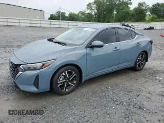 2025 Nissan Sentra SV z VIN 3N1AB8CV2SY267348, wystawiony jako Copart lot #54472065 z przebiegiem 1 780 mil mil oraz Szkoda całkowita • Salvage title. Historia ofert i sprzedaży dostępna na DreamBid. Obrazek 1.