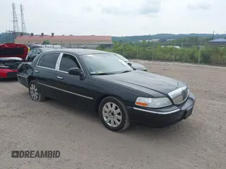 2004 Lincoln Town Car Signature с VIN 1LNHM81W54Y633721, выставлен на аукционе IAAI как лот 42728725 с пробегом 156 476 миль миль и . История ставок и продаж доступна на DreamBid. Изображение 1.