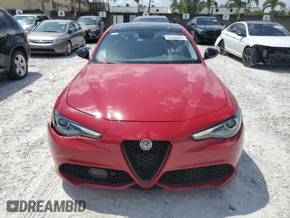 2018 Alfa Romeo Giulia z VIN ZARFAEBN6J7597215, wystawiony jako Copart lot #53338845 z przebiegiem 55 130 mil mil oraz Szkoda całkowita • Salvage title. Historia ofert i sprzedaży dostępna na DreamBid. Obrazek 5.
