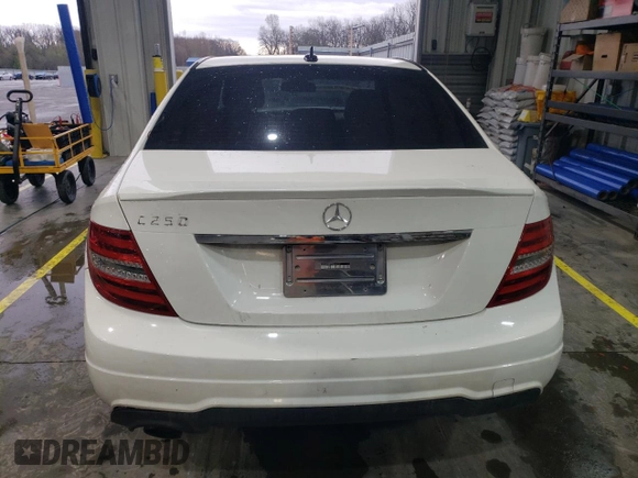 2014 Mercedes-Benz C 250 Sport z VIN WDDGF4HB1EA938087, wystawiony jako Copart lot #51686845 z przebiegiem 92 879 mil mil oraz Szkoda całkowita • Salvage title. Historia ofert i sprzedaży dostępna na DreamBid. Obrazek 6.