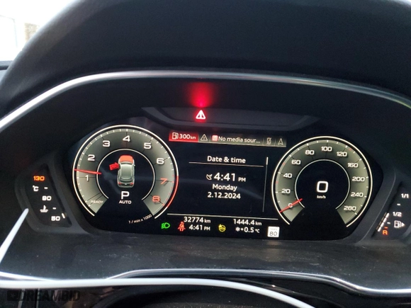 2023 Audi Q3 Technik with VIN WA1FECF35P1112578, listed as a Copart auction lot 83089454 with 32,774 mi miles and Salvage Title. Bid and sale history available at carsss.com. Image 9.
