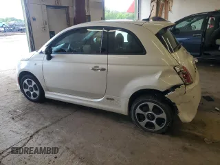2017 FIAT 500e with VIN 3C3CFFGE9HT525304, listed as a Copart auction lot 61429425 with 33,270 mi miles and Salvage title. Bid and sale history available at DreamBid. Image 2.