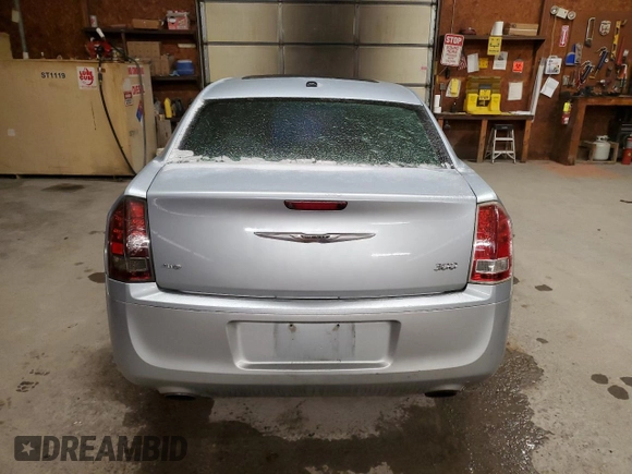 2013 Chrysler 300 S z VIN 2C3CCAGG8DH599569, wystawiony jako Copart lot #43560255 z przebiegiem 135 966 mil mil oraz Czysty tytuł • Clean title. Historia ofert i sprzedaży dostępna na DreamBid. Obrazek 6.