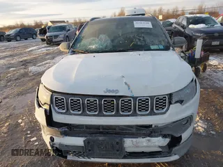 2024 Jeep Compass Limited with VIN 3C4NJDCN4RT155183, listed as a IAAI auction lot 41423240 with 6,287 mi miles and . Bid and sale history available at carsss.com. Image 12.