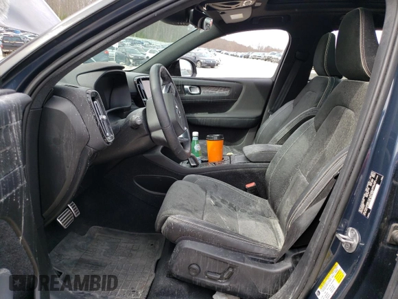 2022 Volvo XC40 R-Design with VIN YV4162UM6N2783586, listed as a Copart auction lot 51628425 with Not provided miles and Salvage title. Bid and sale history available at DreamBid. Image 7.