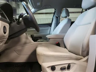 2020 Volkswagen Atlas SE with VIN 1V2UR2CA0LC505304, listed as a Copart auction lot 38771363 with 36,451 mi miles and . Bid and sale history available at DreamBid. Image 7.