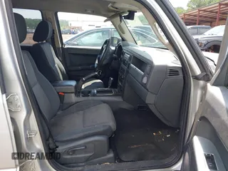 2010 Jeep Commander Sport z VIN 1J4RH4GK1AC148604, wystawiony jako IAAI lot #42518138 z przebiegiem 170 261 mil mil oraz . Historia ofert i sprzedaży dostępna na DreamBid. Obrazek 5.