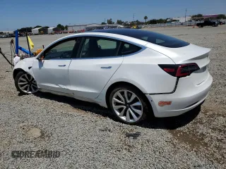 2019 Tesla Model 3 Mid Range z VIN 5YJ3E1EA3KF402556, wystawiony jako Copart lot #56212875 z przebiegiem 89 022 mil mil oraz Szkoda całkowita • Salvage title. Historia ofert i sprzedaży dostępna na DreamBid. Obrazek 2.