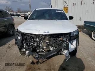 2025 Jeep Compass Sport with VIN 3C4NJDAN0ST519379, listed as a Copart auction lot 52678105 with 1,923 mi miles and Clean title. Bid and sale history available at DreamBid. Image 5.