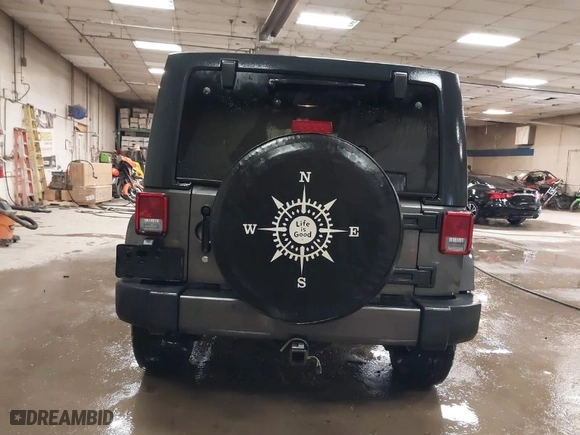 2018 Jeep Wrangler JK Unlimited Altitude with VIN 1C4BJWEG2JL924325, listed as a IAAI auction lot 41138221 with 102,714 mi miles. Bid and sale history available at carsss.com. Image 17.