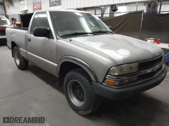 1998 Chevrolet S-10 with VIN 1GCCS1443WK261095, listed as a IAAI auction lot 41684723 with 217,003 mi miles. Bid and sale history available at carsss.com. Image 1.