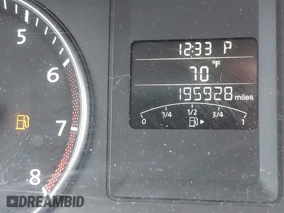 2013 Volkswagen Jetta SE z VIN 3VWDX7AJ3DM397748, wystawiony jako IAAI lot #42283421 z przebiegiem 195 928 mil mil oraz . Historia ofert i sprzedaży dostępna na DreamBid. Obrazek 7.