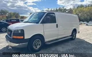 2018 GMC Savana Cargo Van with VIN 1GTW7AFG9J1902352, listed as a IAAI auction lot 40940165 with 150,755 mi miles. Bid and sale history available at carsss.com. Image 2.
