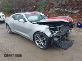 2018 Chevrolet Camaro 1LT z VIN 1G1FB1RS0J0159125, wystawiony jako IAAI lot #41974773 z przebiegiem 62 332 mil mil oraz . Historia ofert i sprzedaży dostępna na DreamBid. Obrazek 1.