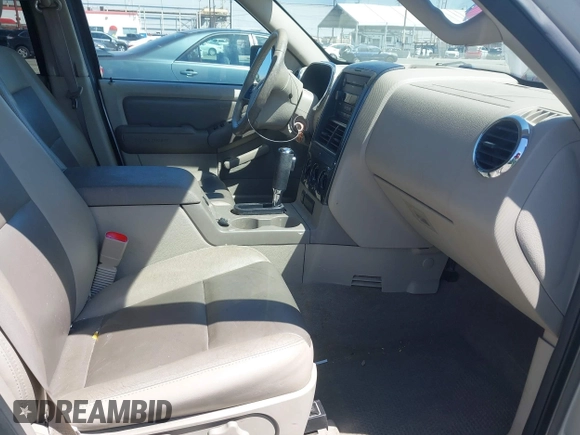 2007 Ford Explorer XLT with VIN 1FMEU63EX7UB59398, listed as a IAAI auction lot 41986865 with 170,053 mi miles. Bid and sale history available at carsss.com. Image 5.