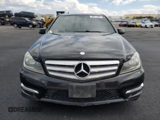 2012 Mercedes-Benz C 350 Sport z VIN WDDGF5HB1CF813547, wystawiony jako Copart lot #59611465 z przebiegiem 235 675 mil mil oraz Czysty tytuł • Clean title. Historia ofert i sprzedaży dostępna na DreamBid. Obrazek 5.