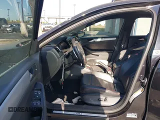 2013 Volkswagen Jetta GLI Autobahn z VIN 3VW4A7AJ9DM381412, wystawiony jako IAAI lot #42378360 z przebiegiem 125 910 mil mil oraz . Historia ofert i sprzedaży dostępna na DreamBid. Obrazek 5.