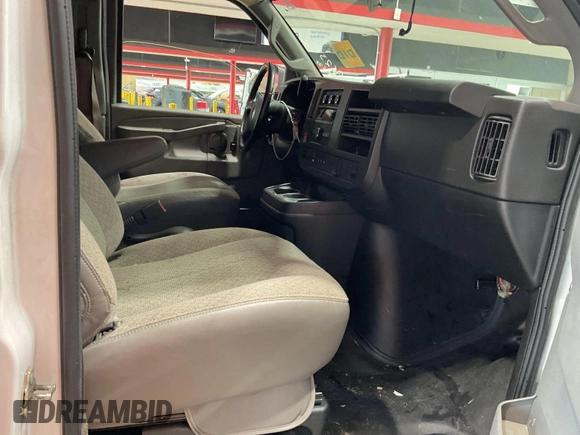 2021 Chevrolet Express Cargo z VIN 1GCWGAFP5M1201537, wystawiony jako IAAI lot #42642579 z przebiegiem 96 732 mil mil oraz . Historia ofert i sprzedaży dostępna na DreamBid. Obrazek 23.