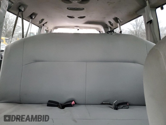 2010 Ford Econoline Passenger XL z VIN 1FBSS3BL2ADA22169, wystawiony jako Copart lot #85009414 z przebiegiem 106 566 mil mil oraz Nie do naprawy • Non repairable. Historia ofert i sprzedaży dostępna na DreamBid. Obrazek 10.
