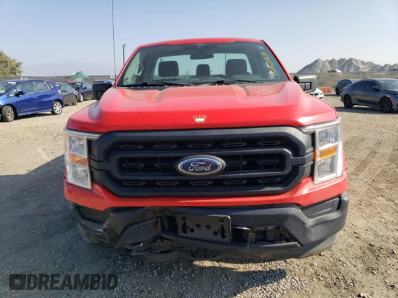 2021 Ford F-150 XL z VIN 1FTMF1CP3MKD82677, wystawiony jako Copart lot #82826014 z przebiegiem 98 441 mil mil oraz Szkoda całkowita • Salvage title. Historia ofert i sprzedaży dostępna na DreamBid. Obrazek 5.