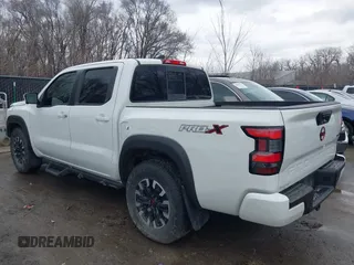 2022 Nissan Frontier SV z VIN 1N6ED1EJ2NN646035, wystawiony jako IAAI lot #41702459 z przebiegiem 93 030 mil mil oraz . Historia ofert i sprzedaży dostępna na DreamBid. Obrazek 15.