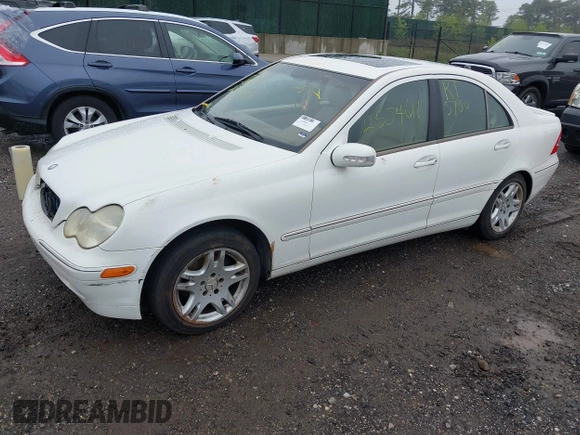 2003 Mercedes-Benz C 240 z VIN WDBRF61J63F390375, wystawiony jako IAAI lot #42207848 z przebiegiem Nie podano mil oraz . Historia ofert i sprzedaży dostępna na DreamBid. Obrazek 2.