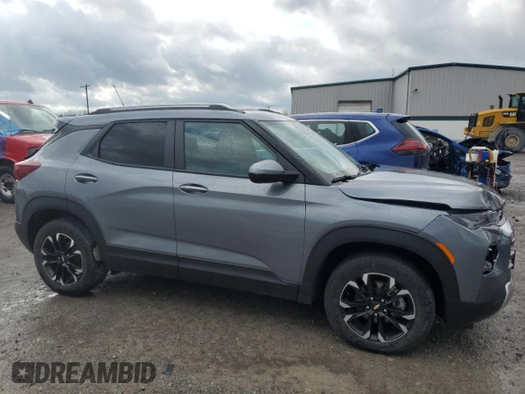 2021 Chevrolet TrailBlazer LT with VIN KL79MRSLXMB115977, listed as a Copart auction lot 55130945 with 38,457 mi miles and Salvage Title. Bid and sale history available at DreamBid. Image 4.