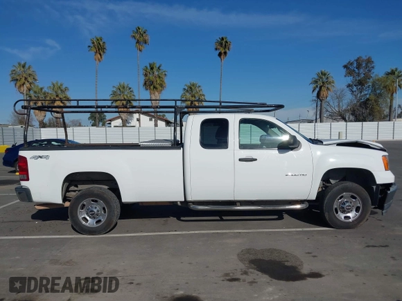 2011 GMC Sierra 2500HD Work Truck z VIN 1GT22ZCGXBZ155590, wystawiony jako IAAI lot #41712199 z przebiegiem 338 205 mil mil oraz . Historia ofert i sprzedaży dostępna na DreamBid. Obrazek 14.