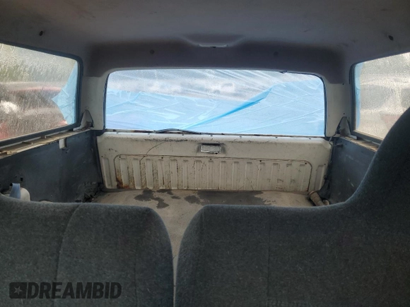 1996 Ford Bronco XL z VIN 1FMEU15N7TLB20204, wystawiony jako Copart lot #58887615 z przebiegiem 214 944 mil mil oraz Czysty tytuł • Clean title. Historia ofert i sprzedaży dostępna na DreamBid. Obrazek 10.
